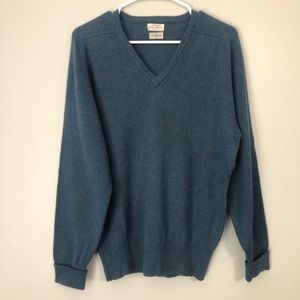 100% Wool Men's Longsleeve V-neck Lord and Taylor The Men's Shop medium